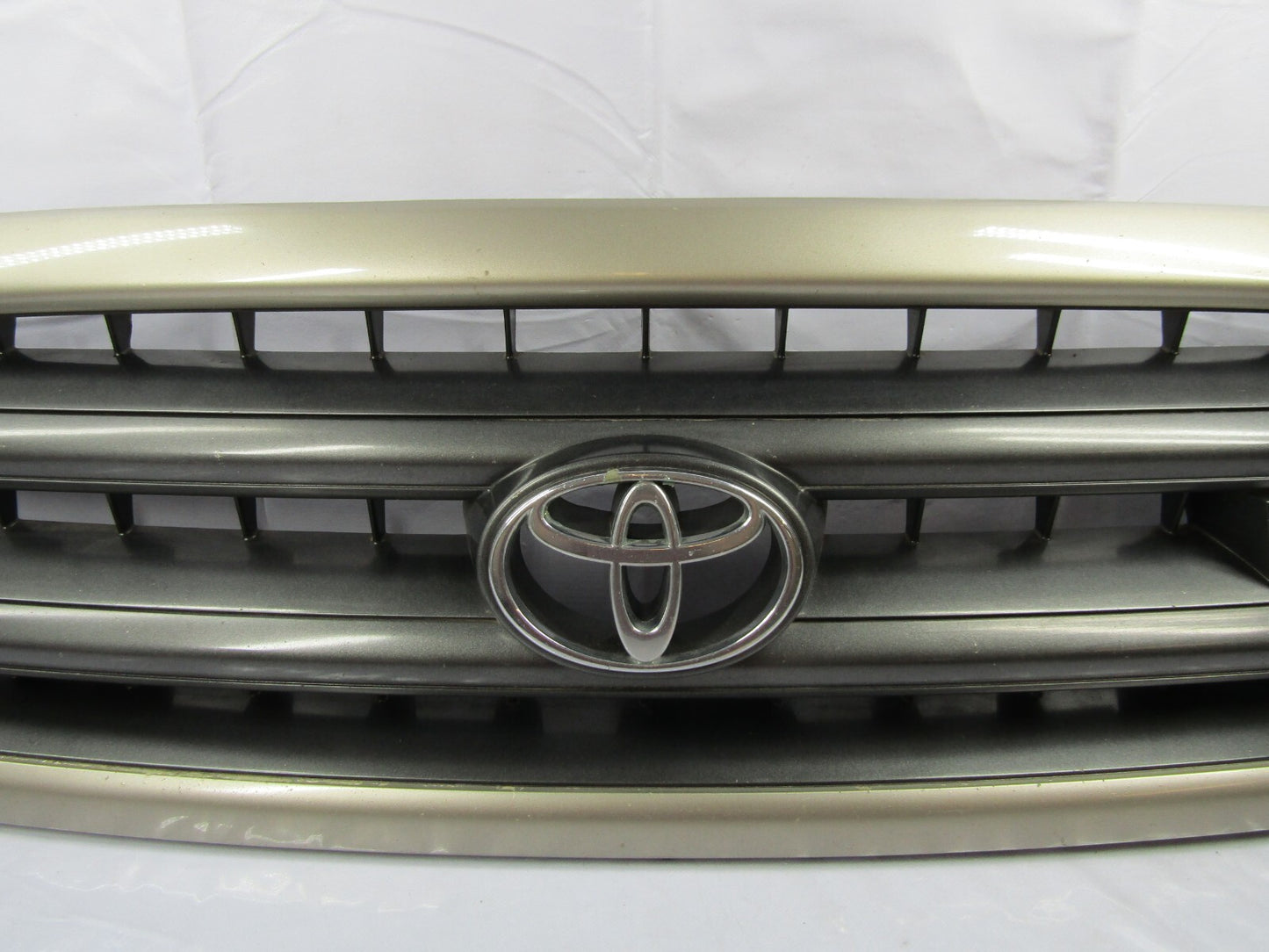 2001-2004 Toyota Sequoia Front Grill Grille Desert Sand Metallic 4Q2 OEM