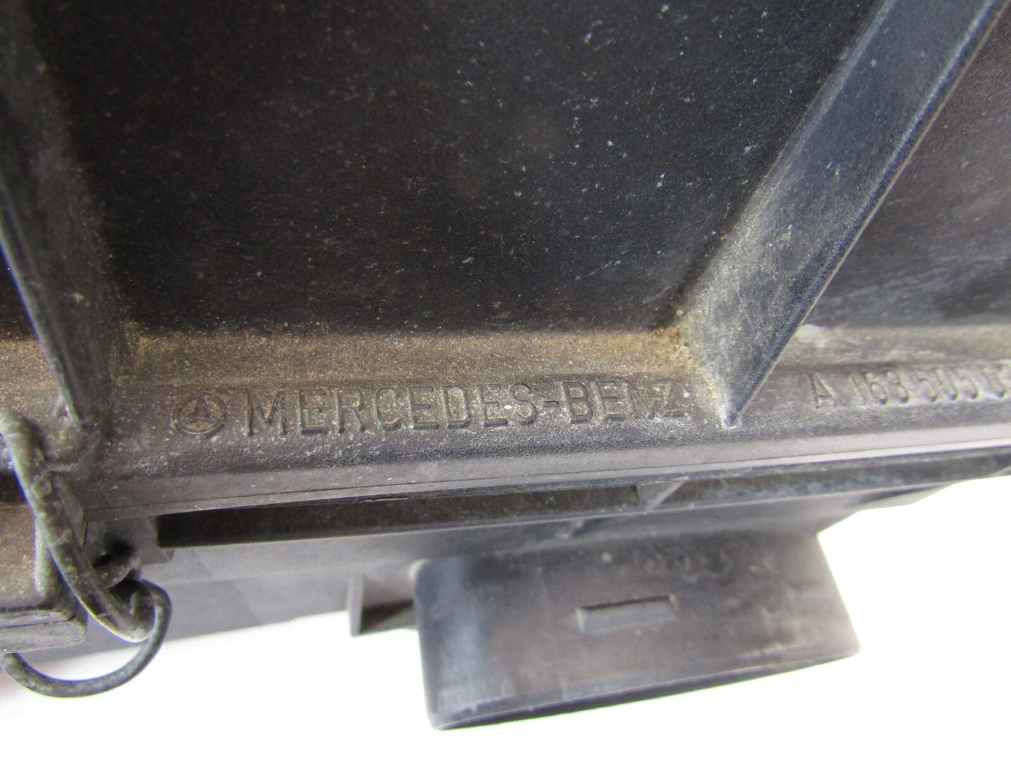 1997-2001 Mercedes ML430 Air Intake Filter Cleaner Housing OEM
