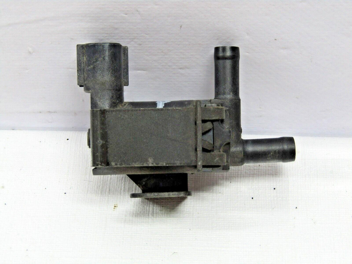 2001-2007 Toyota Highlander Vacuum Switching Valve 25860-28010 Assy OEM
