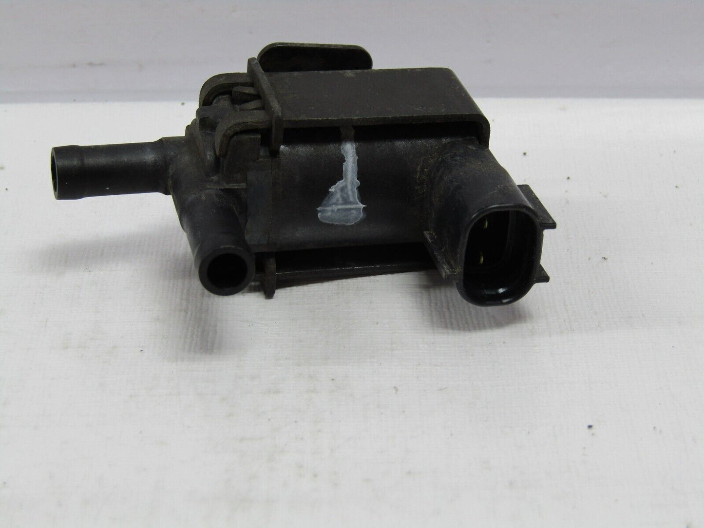 2001-2007 Toyota Highlander Vacuum Switching Valve 25860-28010 Assy OEM