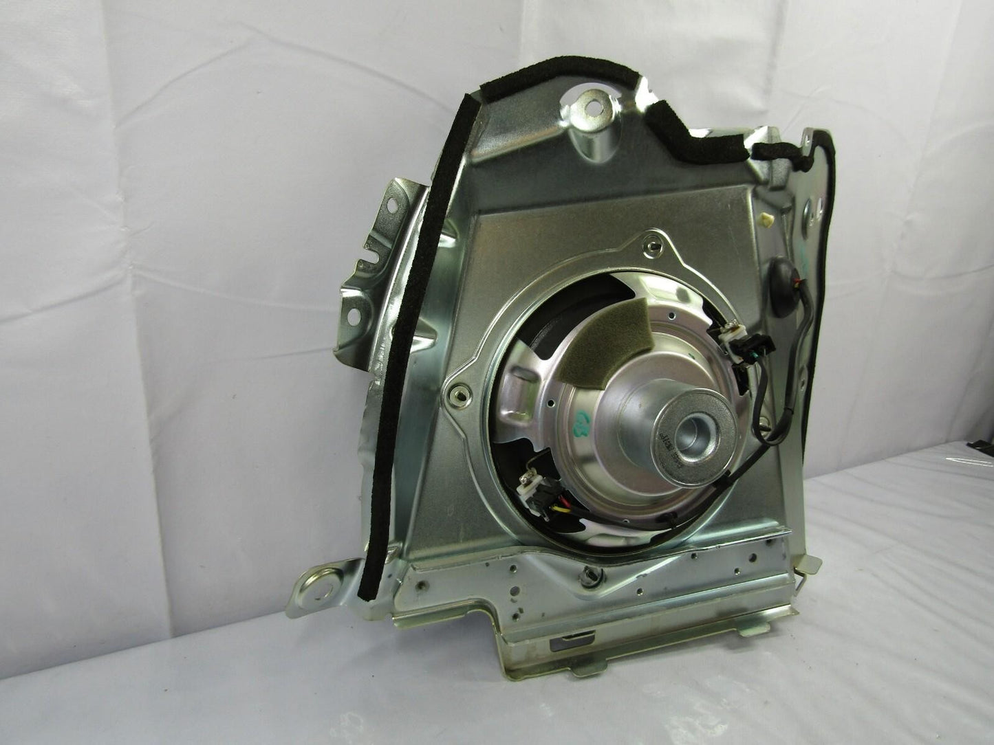 2010-2014 Subaru Outback Harman Kardon Subwoofer Speaker Assembly OEM