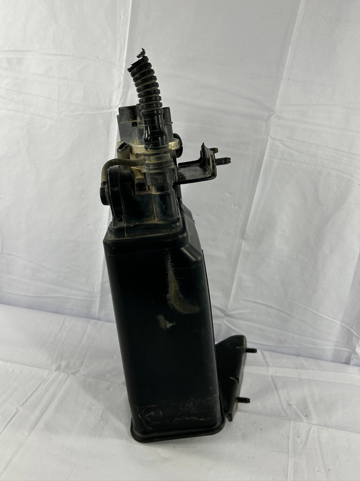 2000-2006 Toyota Tundra Vapor Canister 777300C020 OEM