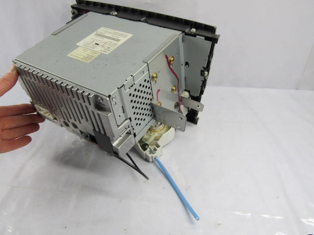 2005-06 Subaru Legacy Outback MP3 WMA Radio Manual Climate Bezel 86201AG64A OEM
