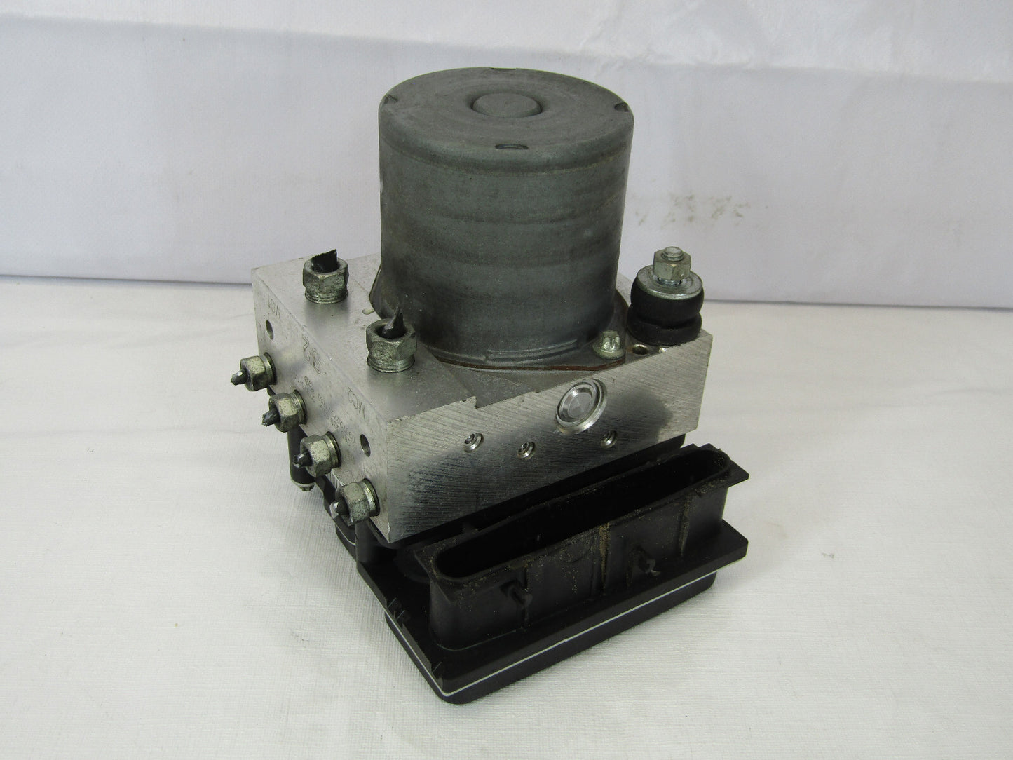 2009-2011 Subaru Impreza Control Module ABS Anti-Lock Brake Pump 27536FG011 OEM
