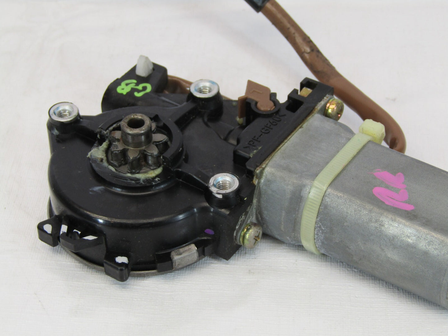 2001-2007 Toyota Sequoia Front Right Power Window Motor 85710-34030 OEM