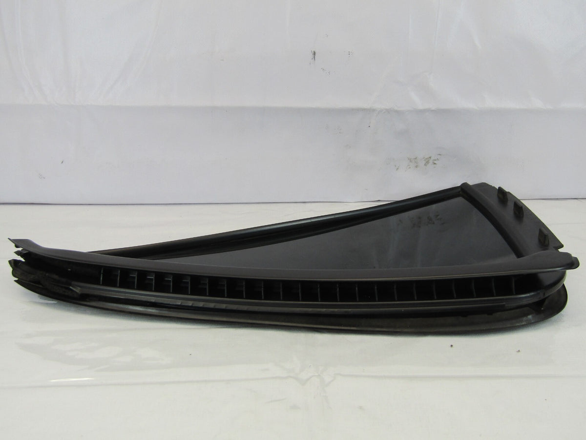 2001-07 Toyota Sequoia Rear Left Window Vent Glass Quarter Panel OEM 68189-0C010