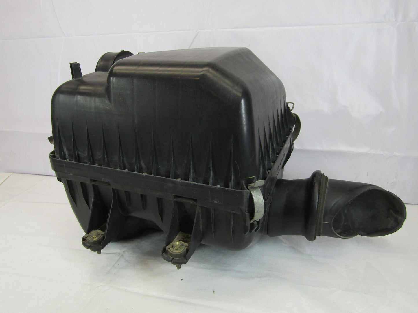 2001-2004 Toyota Sequoia Air Filter Cleaner 17705-0F011 Cover Assembly OEM