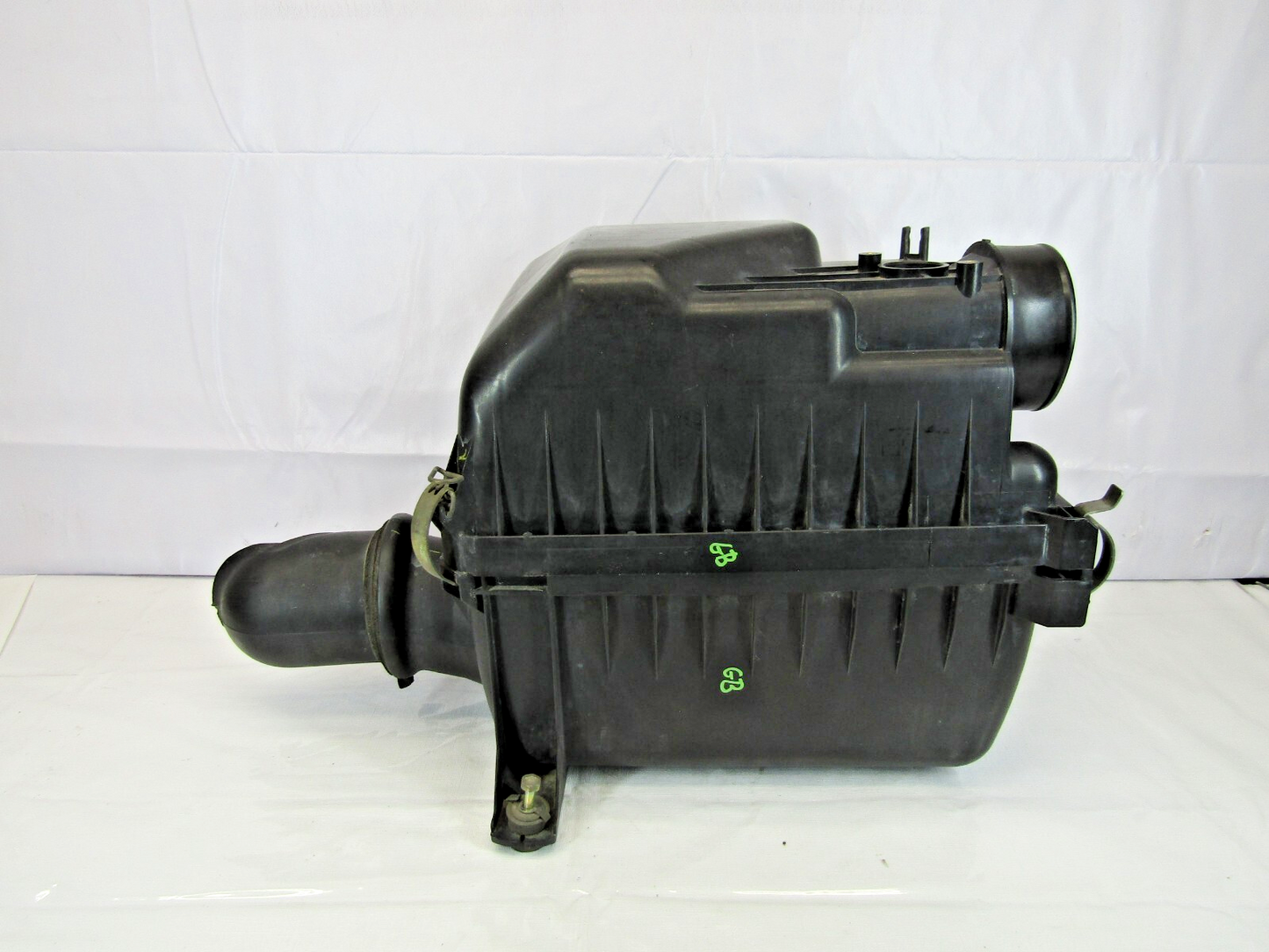 2001-2004 Toyota Sequoia Air Filter Cleaner 17705-0F011 Cover Assembly OEM