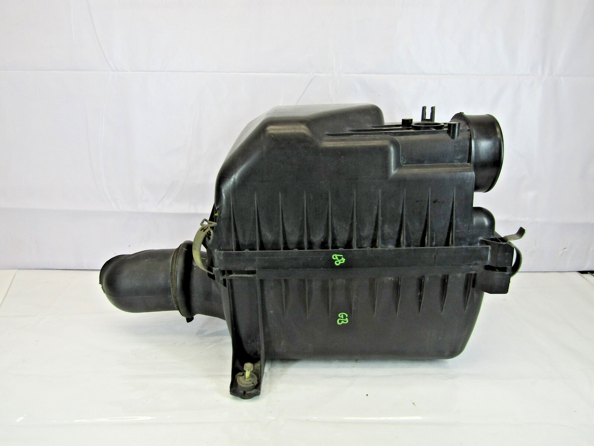 2001-2004 Toyota Sequoia Air Filter Cleaner 17705-0F011 Cover OEM 17705-0F011
