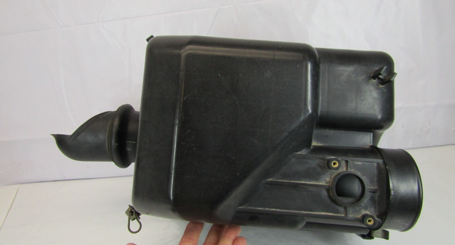 2001-2004 Toyota Sequoia Air Filter Cleaner 17705-0F011 Cover Assembly OEM