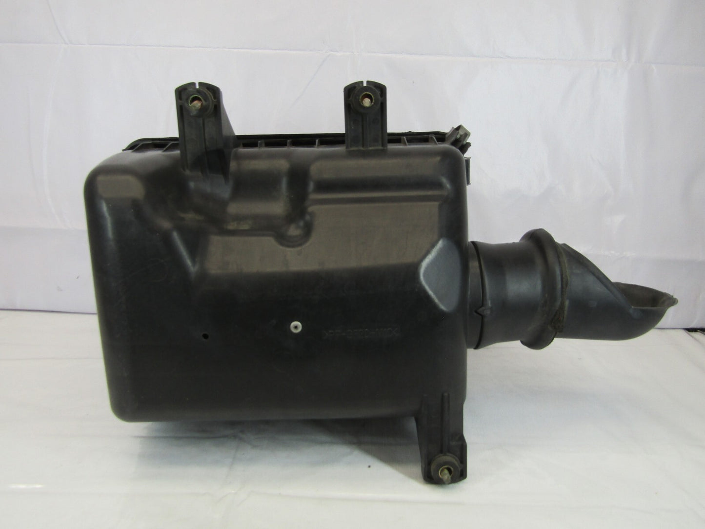 2001-2004 Toyota Sequoia Air Filter Cleaner 17705-0F011 Cover Assembly OEM