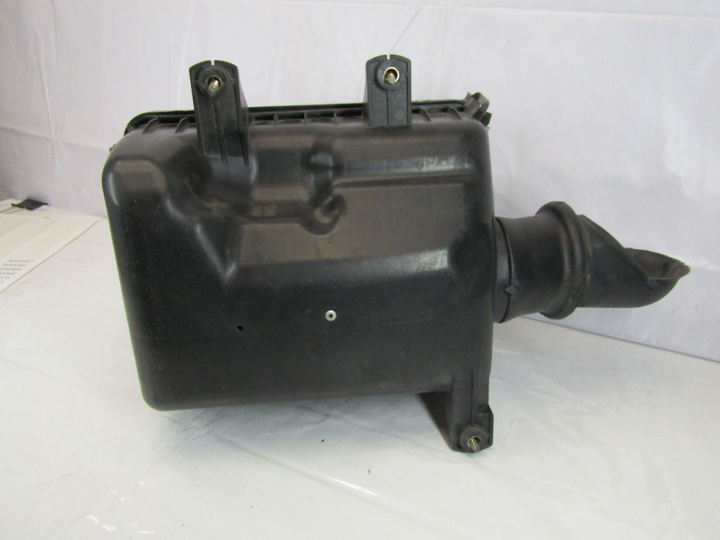 2001-2004 Toyota Sequoia Air Filter Cleaner 17705-0F011 Cover Assembly OEM