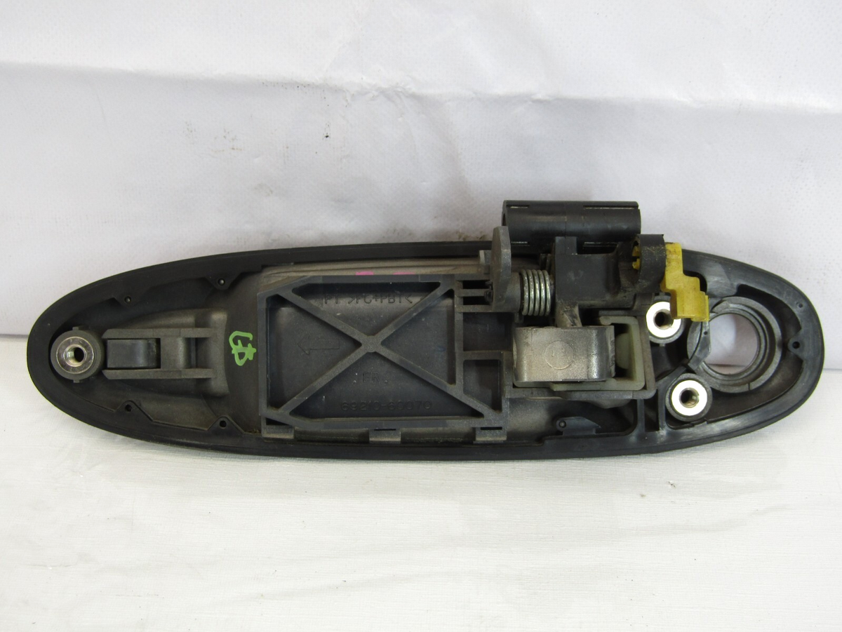 2001-2007 Toyota Sequoia Right Front Exterior Door Handle Assembly 69210-34050