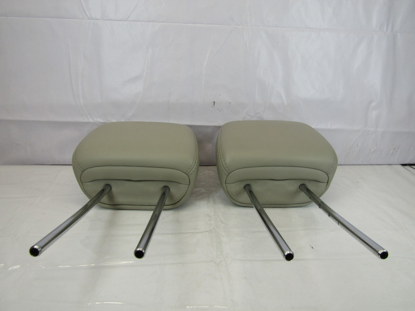 2010 Subaru Outback Front Head Rest Headrest Head Rest Set Of 2 Beige Leather OE