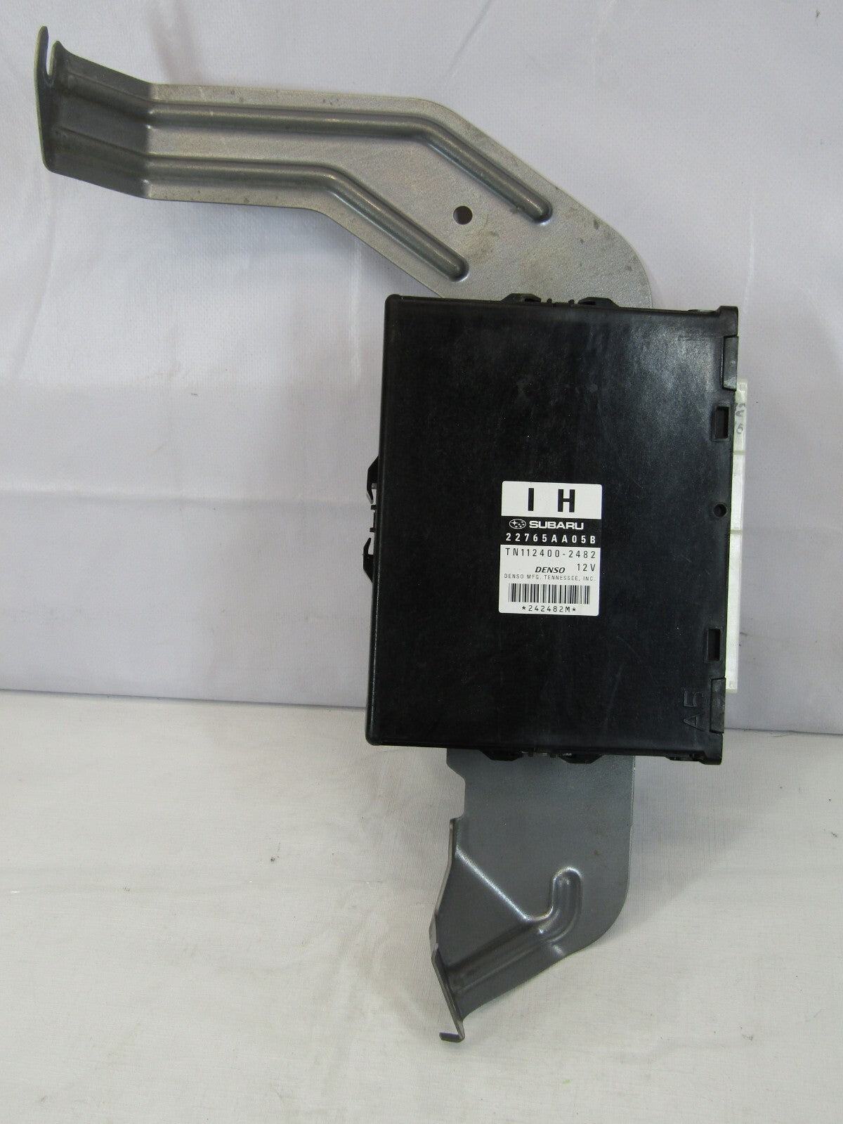 2010 Subaru Outback 3.6L Engine Control Module ECU and Bracket 22765AA05B OEM