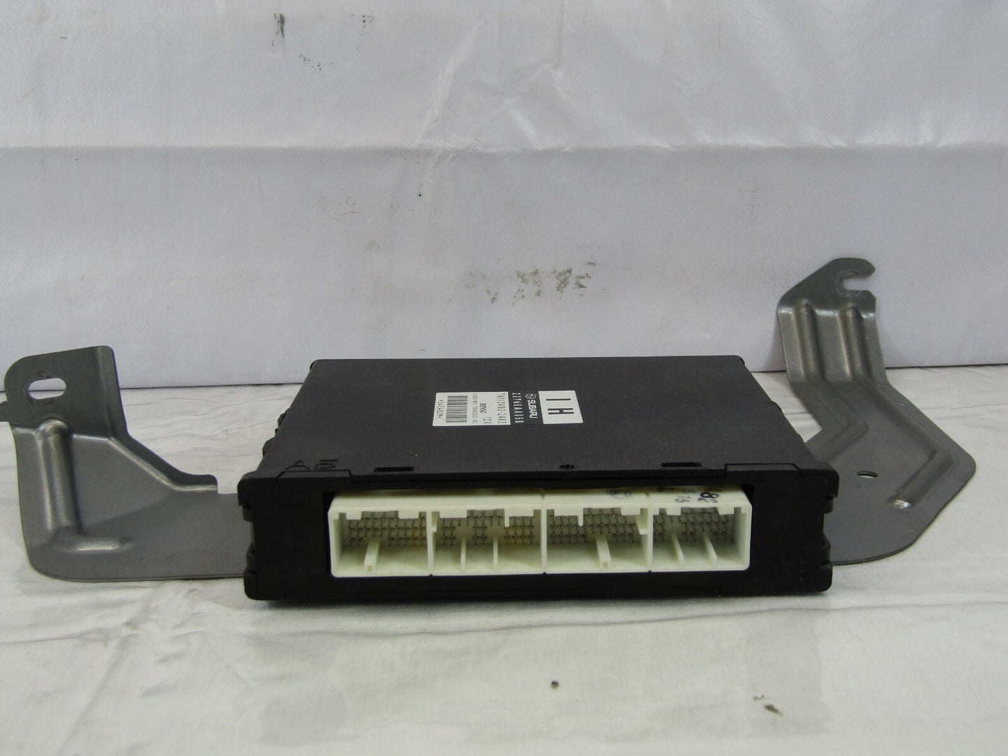 2010 Subaru Outback 3.6L Engine Control Module ECU and Bracket 22765AA05B OEM