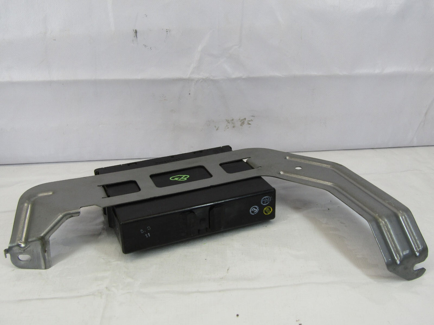 2010 Subaru Outback 3.6L Engine Control Module ECU and Bracket 22765AA05B OEM