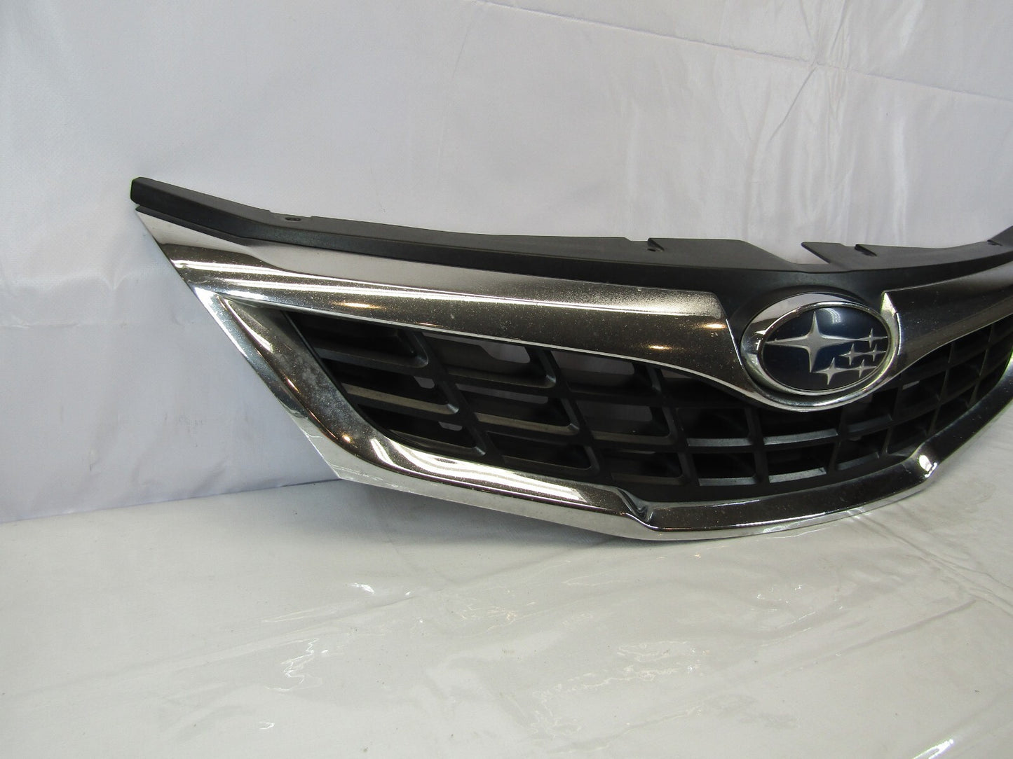 2008 Subaru Impreza Front Chrome Grille Grill Emblem 91121FG001 OEM