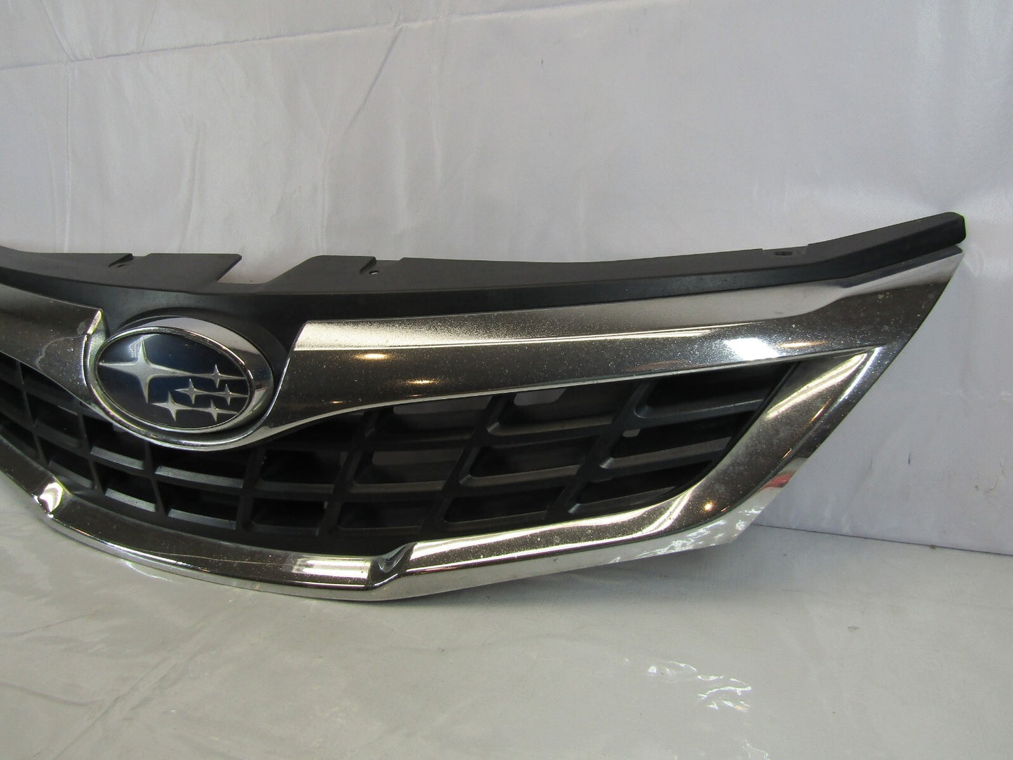 2008 Subaru Impreza Front Chrome Grille Grill Emblem 91121FG001 OEM