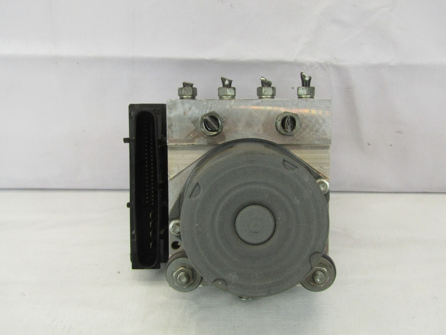 2008-2009 Subaru Impreza Manual Transmission ABS Anti-Lock Brake Pump OEM