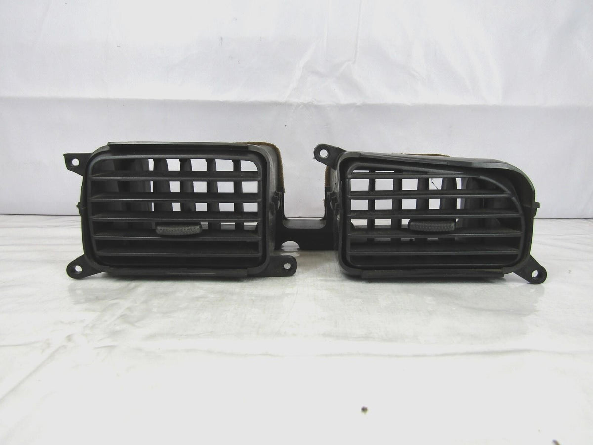 2000-2004 Subaru Outback Legacy A/C Center Heater Air Vent OEM 66110AE13A