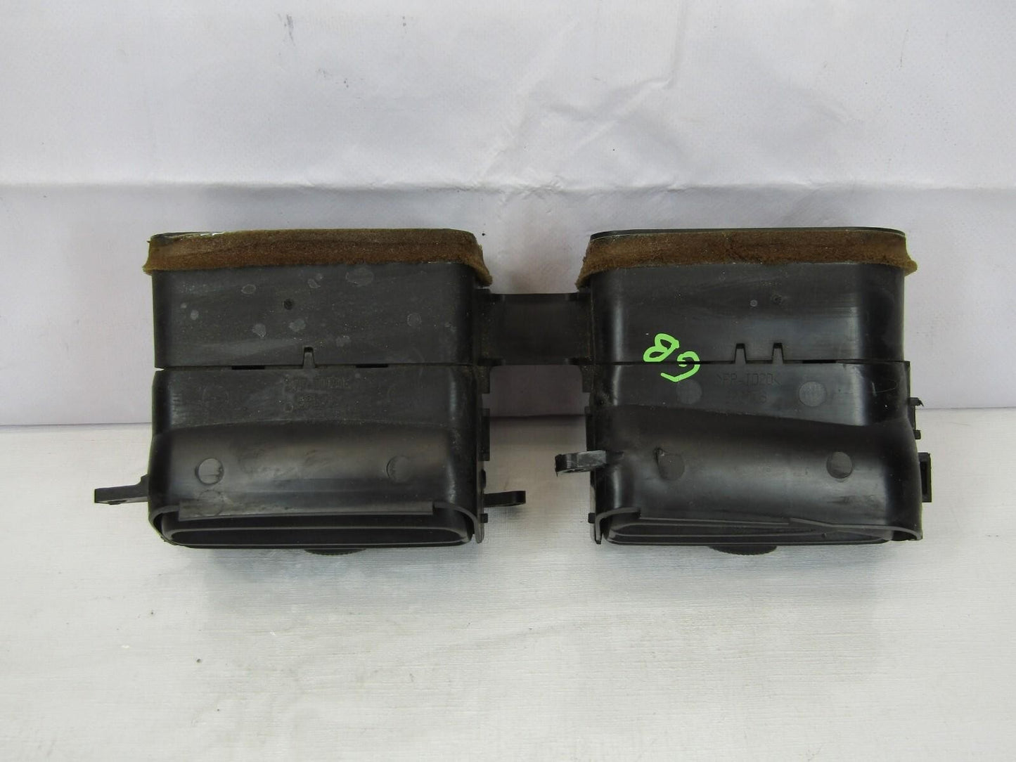 2000-2004 Subaru Outback Legacy A/C Center Heater Air Vent OEM