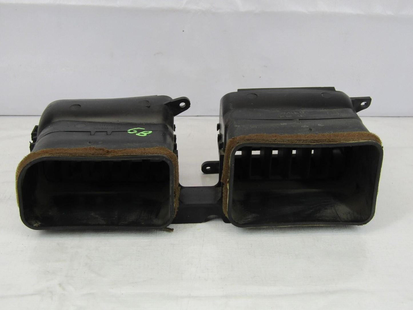 2000-2004 Subaru Outback Legacy A/C Center Heater Air Vent OEM