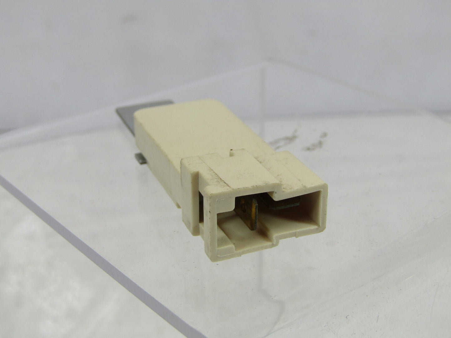 2000-2004 Subaru Legacy Outback Fuse Junction Block Sensor Pass HA92606547 OEM