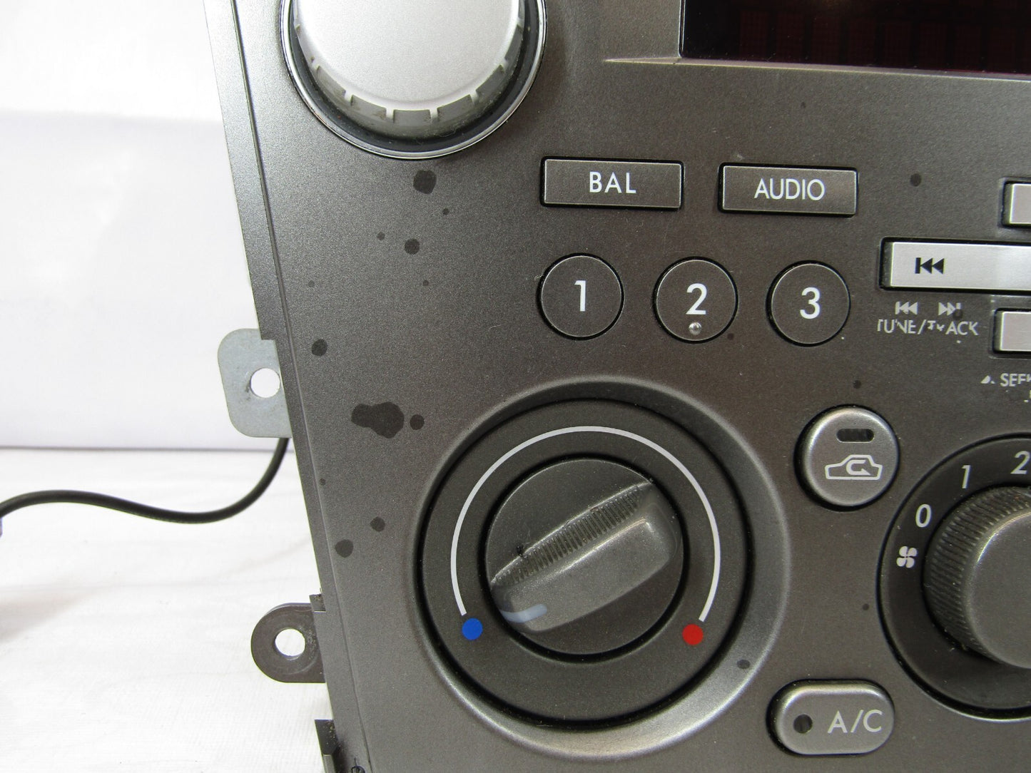 2007-2009 Subaru Legacy Outback Stereo Radio Climate Control 86201AG69B Bezel
