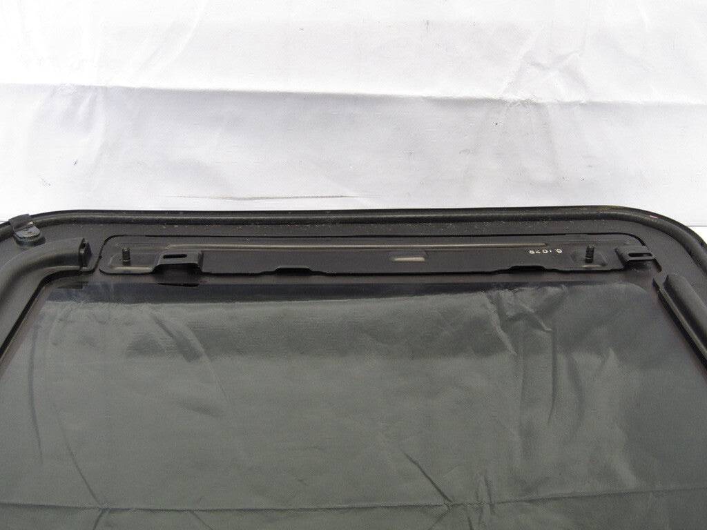 2001-2006 Hyundai Santa Fe Sunroof Sun Moon Roof Top Glass OEM 8161026001