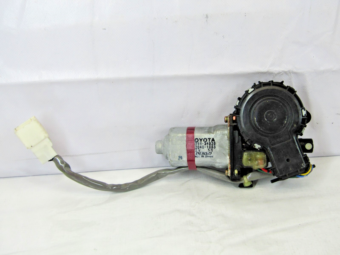 2001-2007 Toyota Sequoia Front Right Power Window Motor 85710-34030 OEM