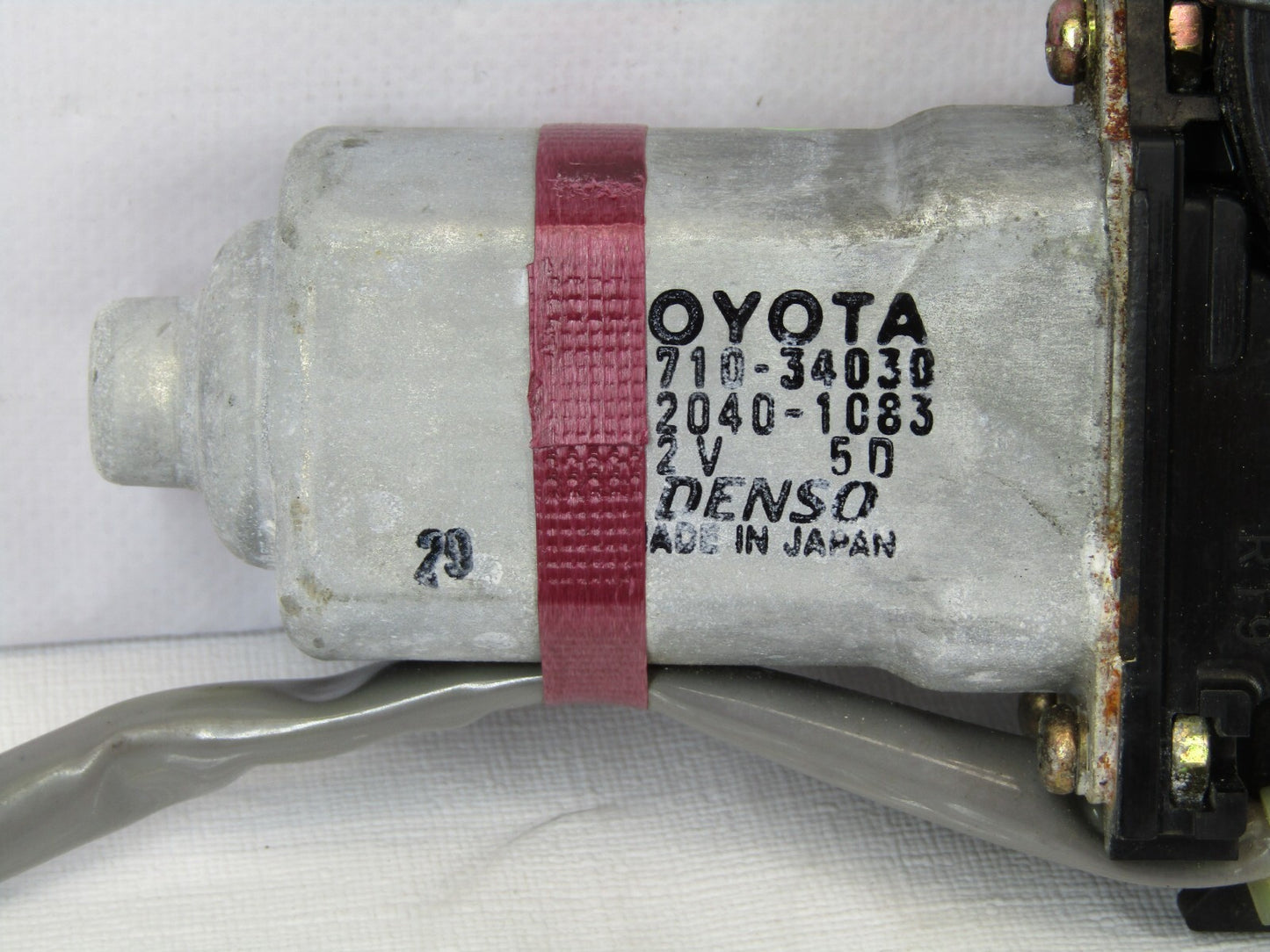 2001-2007 Toyota Sequoia Front Right Power Window Motor 85710-34030 OEM