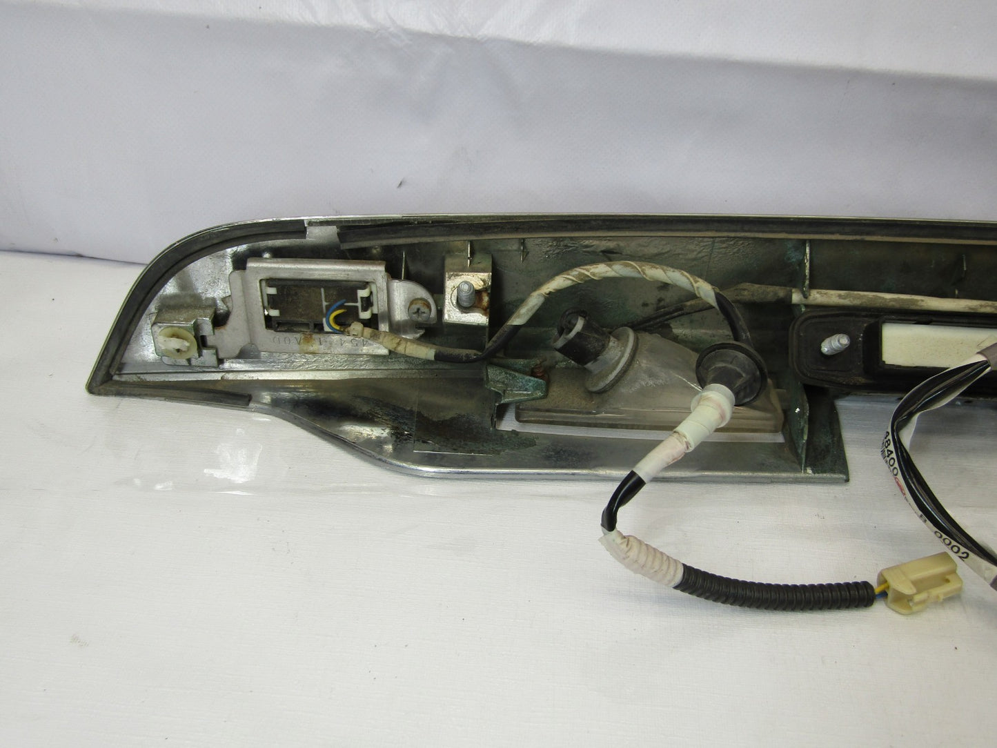 2009-2010 Toyota Highlander Rear Emblem Smart Lock 82184-48400 OEM