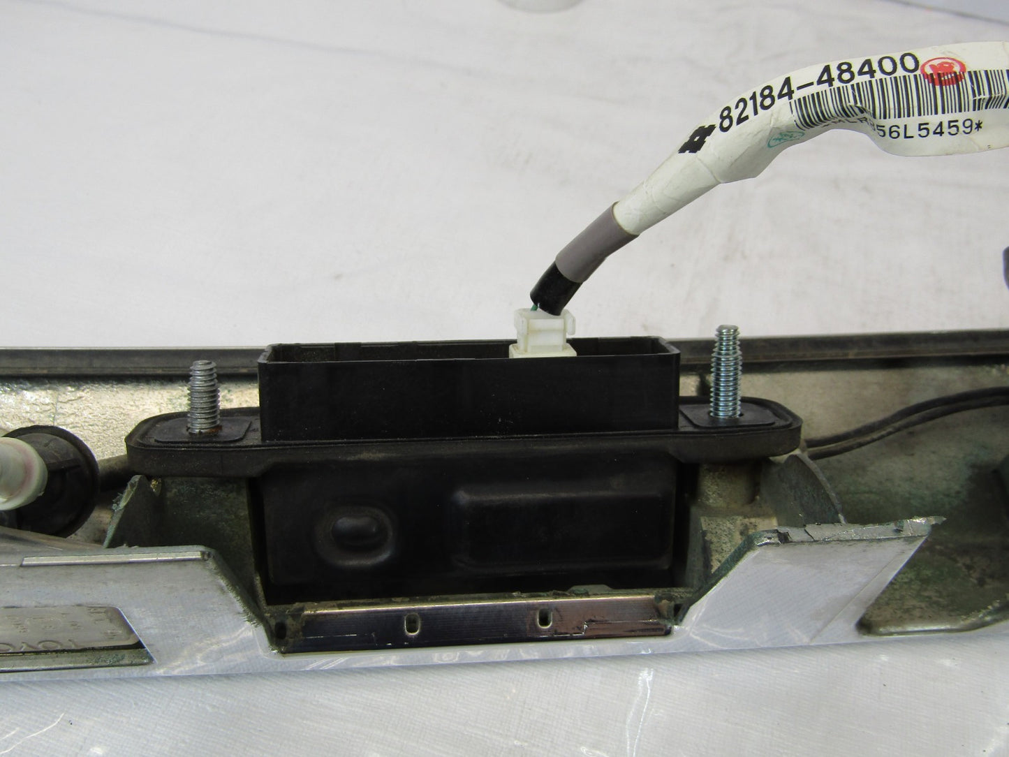 2009-2010 Toyota Highlander Rear Emblem Smart Lock 82184-48400 OEM