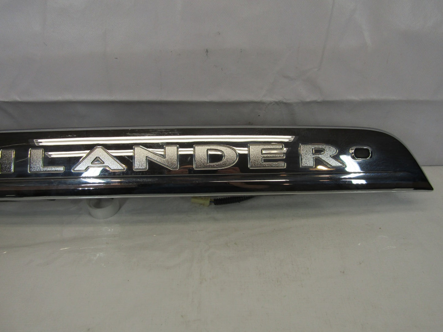2009-2010 Toyota Highlander Rear Emblem Smart Lock 82184-48400 OEM