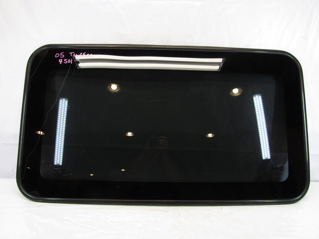 2005-2009 Hyundai Tucson Sunroof Roof Glass Window 816102E000 OEM