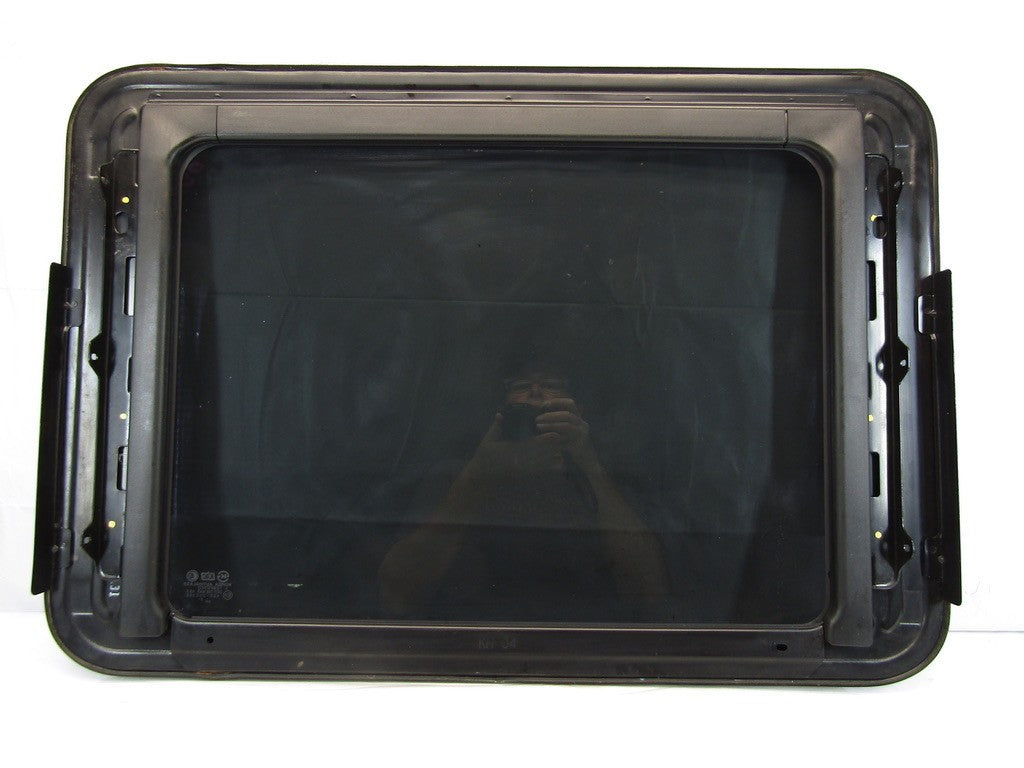 2001-2006 Hyundai Santa Fe Sunroof Sun Moon Roof Top Glass OEM 8161026001
