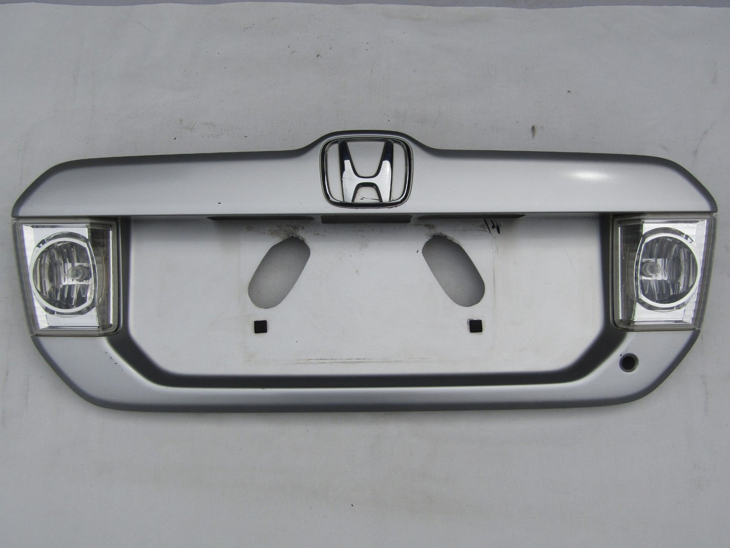 2003-2005 Honda Pilot License Plate Rear Finish Panel Emblem Badge Silver OEM