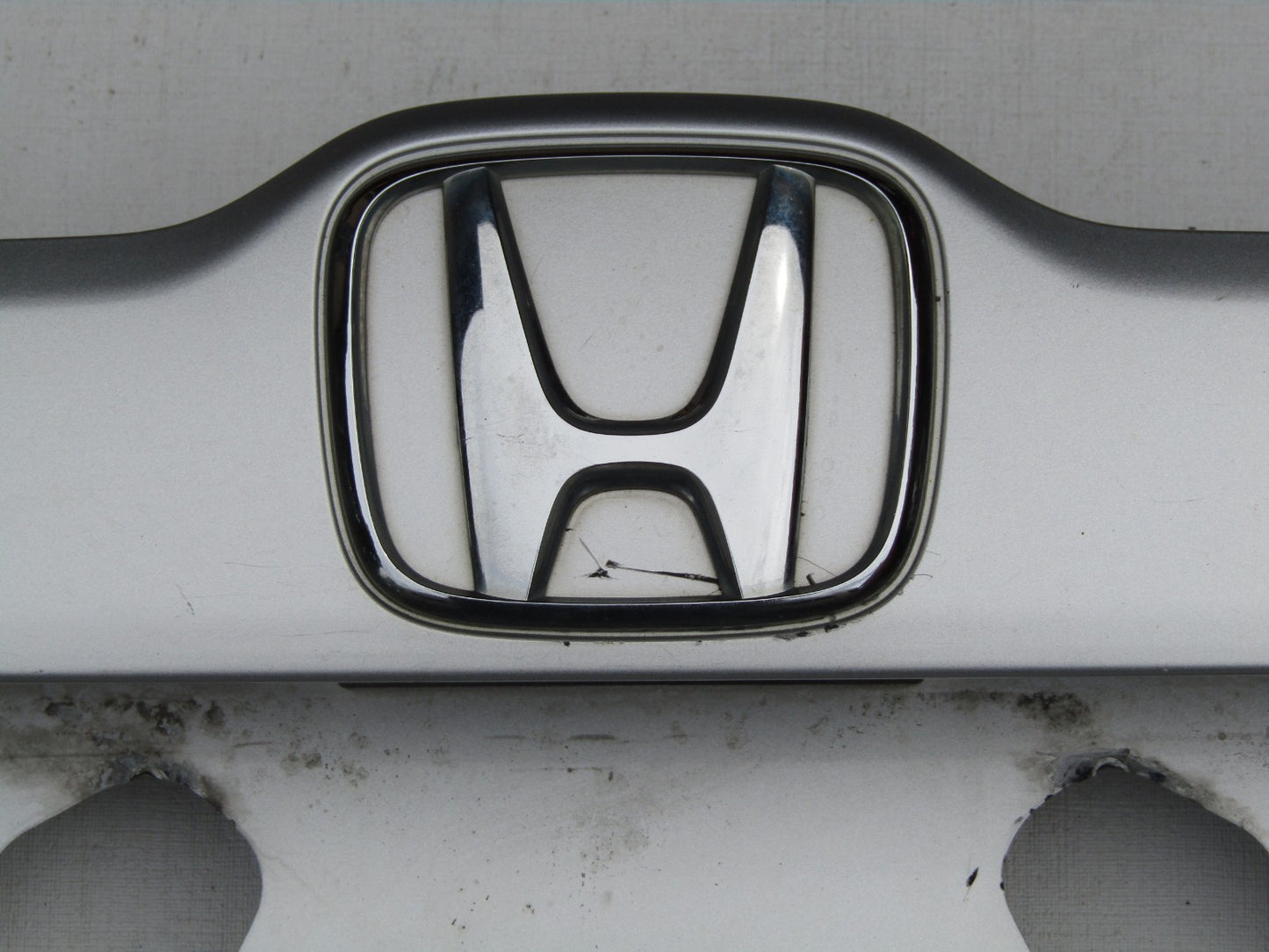 2003-2005 Honda Pilot License Plate Rear Finish Panel Emblem Badge Silver OEM