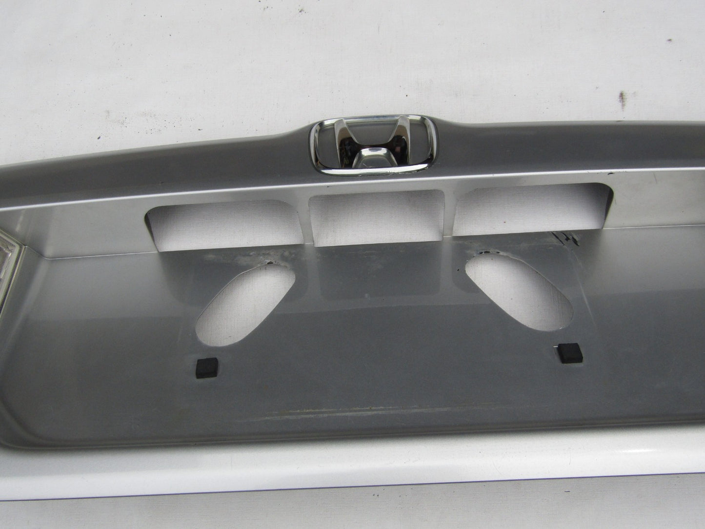 2003-2005 Honda Pilot License Plate Rear Finish Panel Emblem Badge Silver OEM