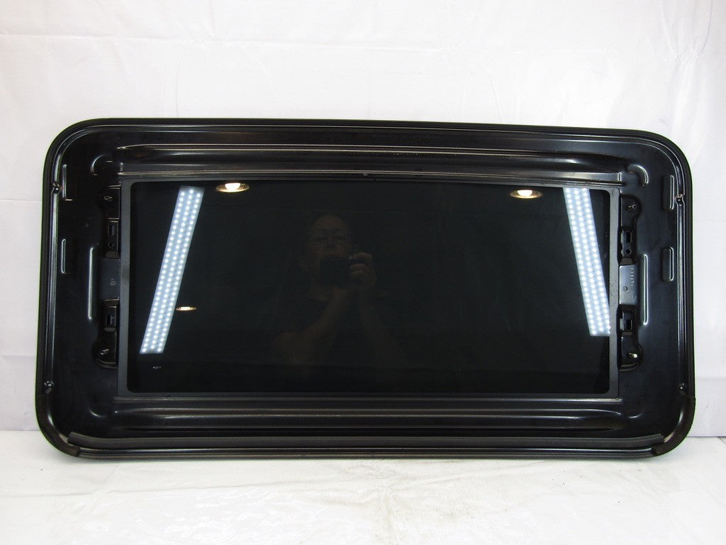 2003-2004 Mitsubishi Outlander Sunroof Glass Factory OEM MR573723