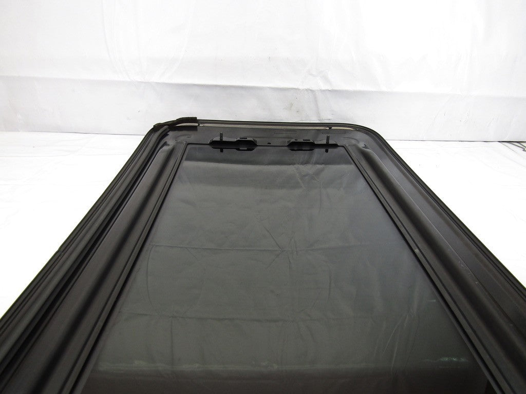 2003-2004 Mitsubishi Outlander Sunroof Glass Factory OEM MR573723