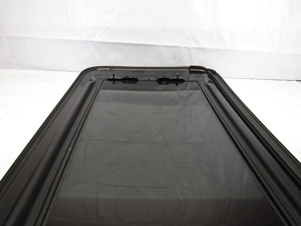 2003-2004 Mitsubishi Outlander Sunroof Glass Factory OEM MR573723