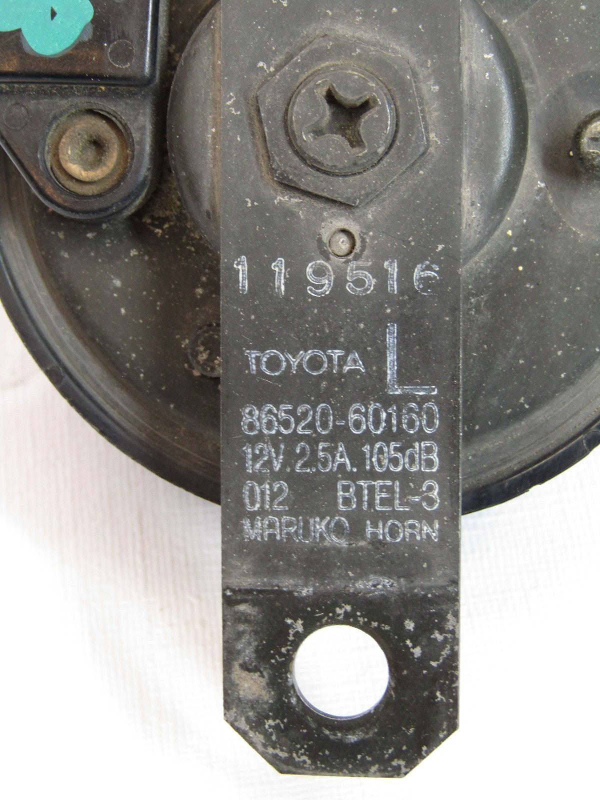 1999-2003 Toyota 4Runner Low Note Tone Horn 86520-60160 OEM