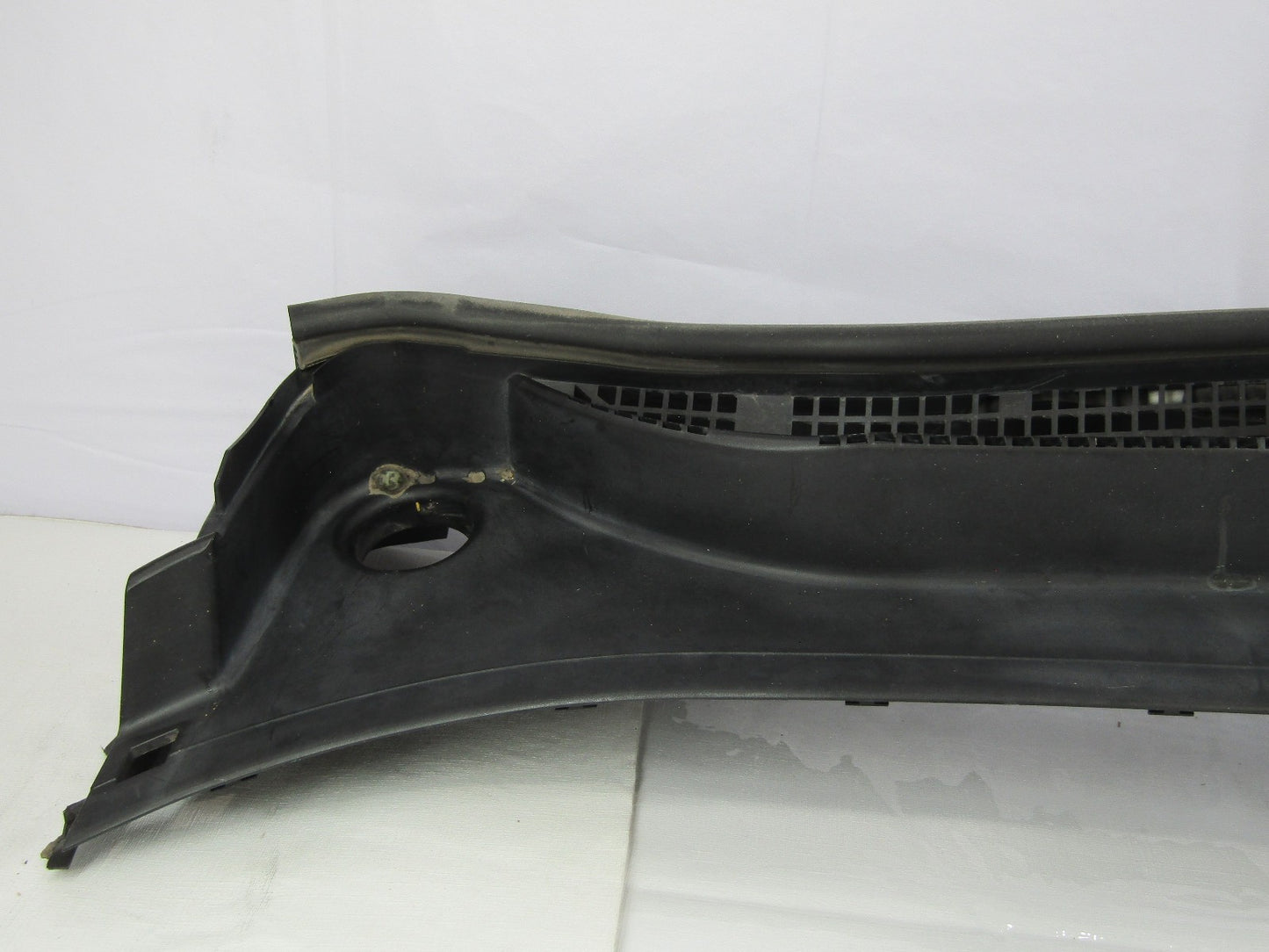 2014-2016 Subaru Forester Front Windshield Cowl Vent Panel 91411SG030 Cover OEM