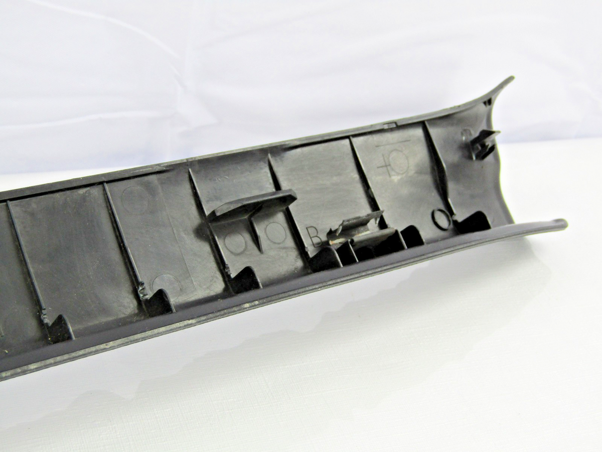 14-18 Subaru Forester Front Right Door Sill Plate Trim Cover OEM 94060FJ040VH