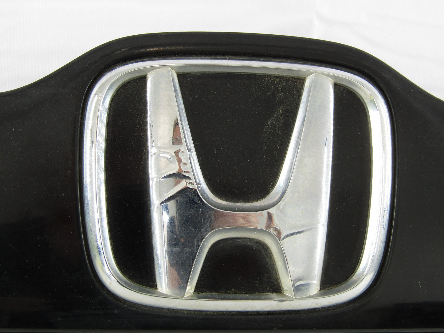 2003-2005 Honda Pilot License Plate Rear Finish Panel Emblem Badge Trim OEM