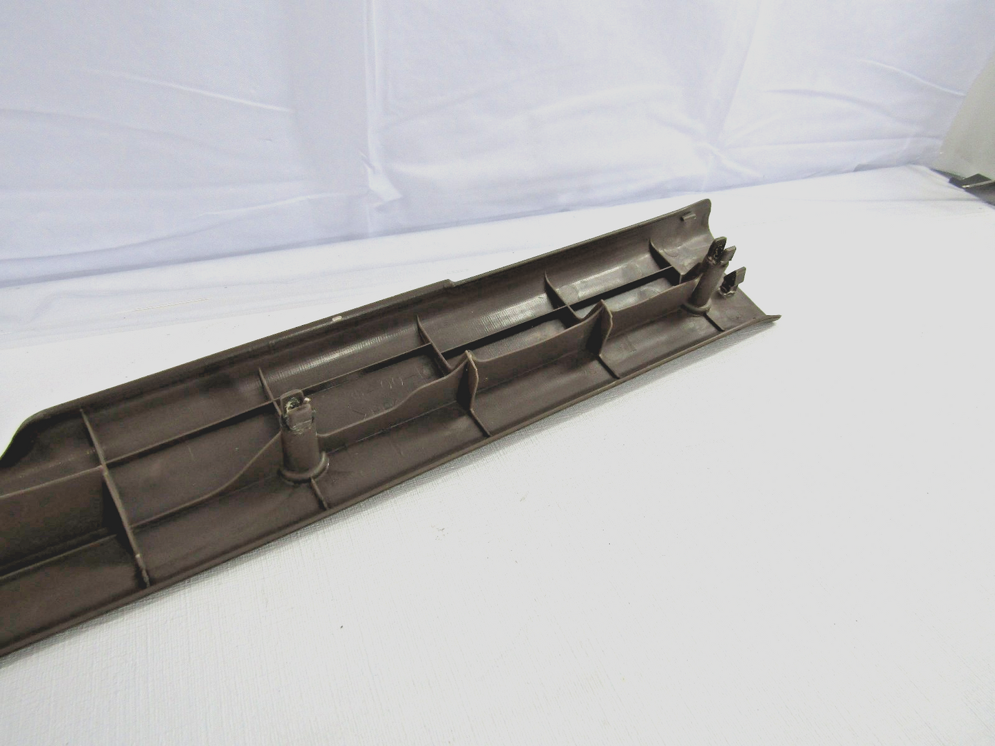 1996-2002 Toyota 4Runner Front Right Door Sill Outer Scuff Plate Brown Trim OEM