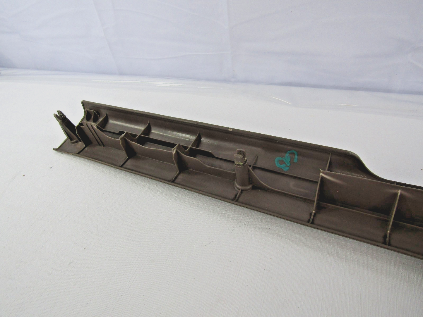 1996-2002 Toyota 4Runner Front Right Door Sill Outer Scuff Plate Brown Trim OEM