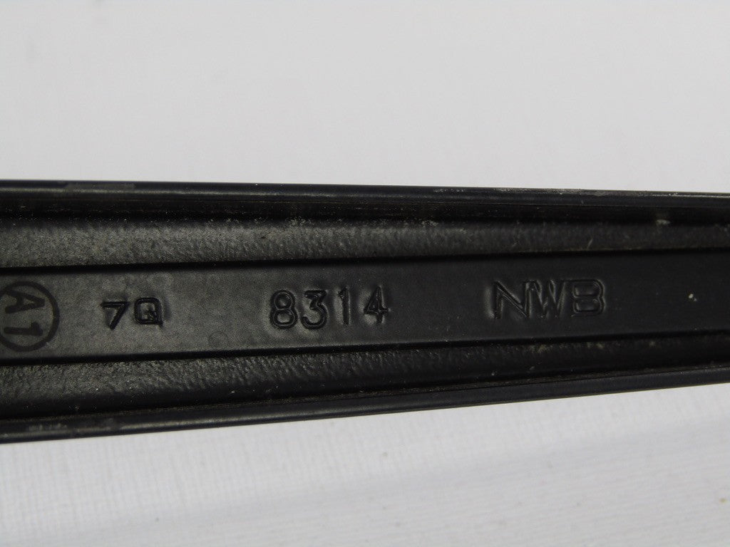 2014-2018 Subaru Forester Right Windshield Wiper Arm OEM